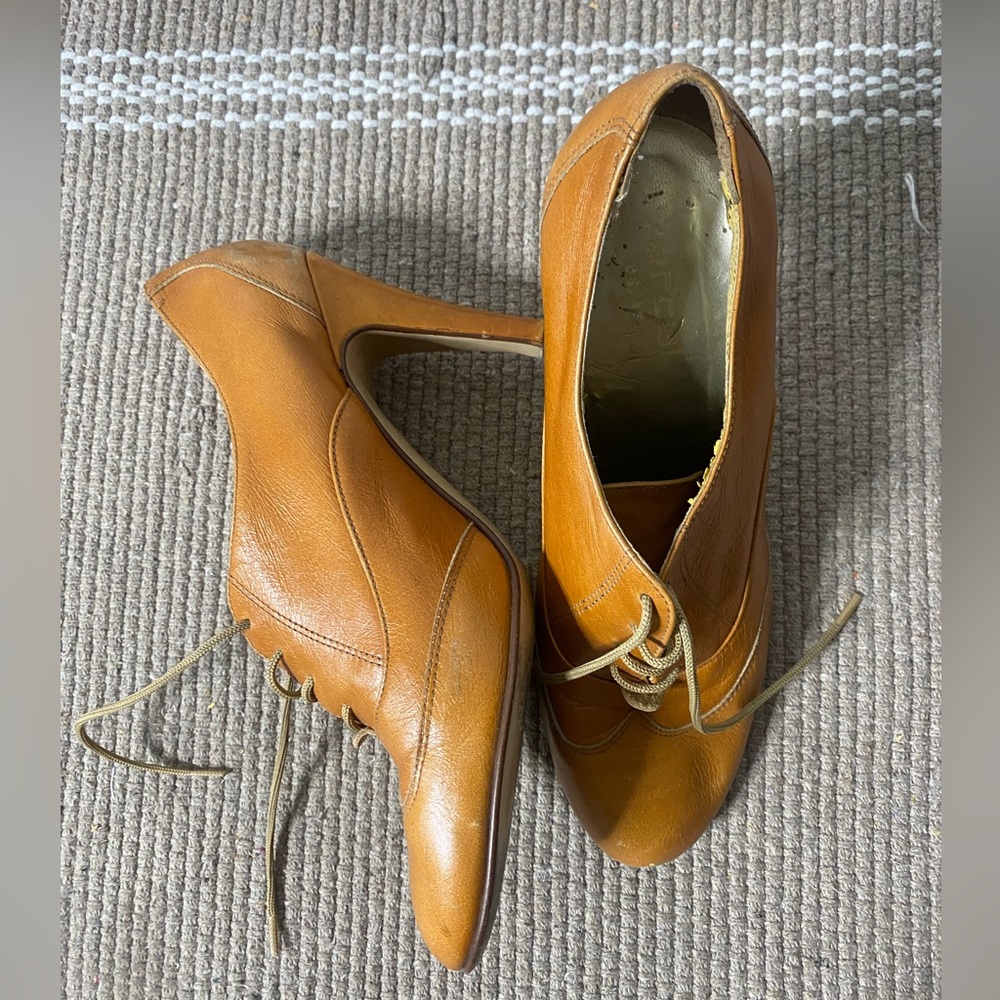 Verbal Tan oxfords| Heel | Size 9